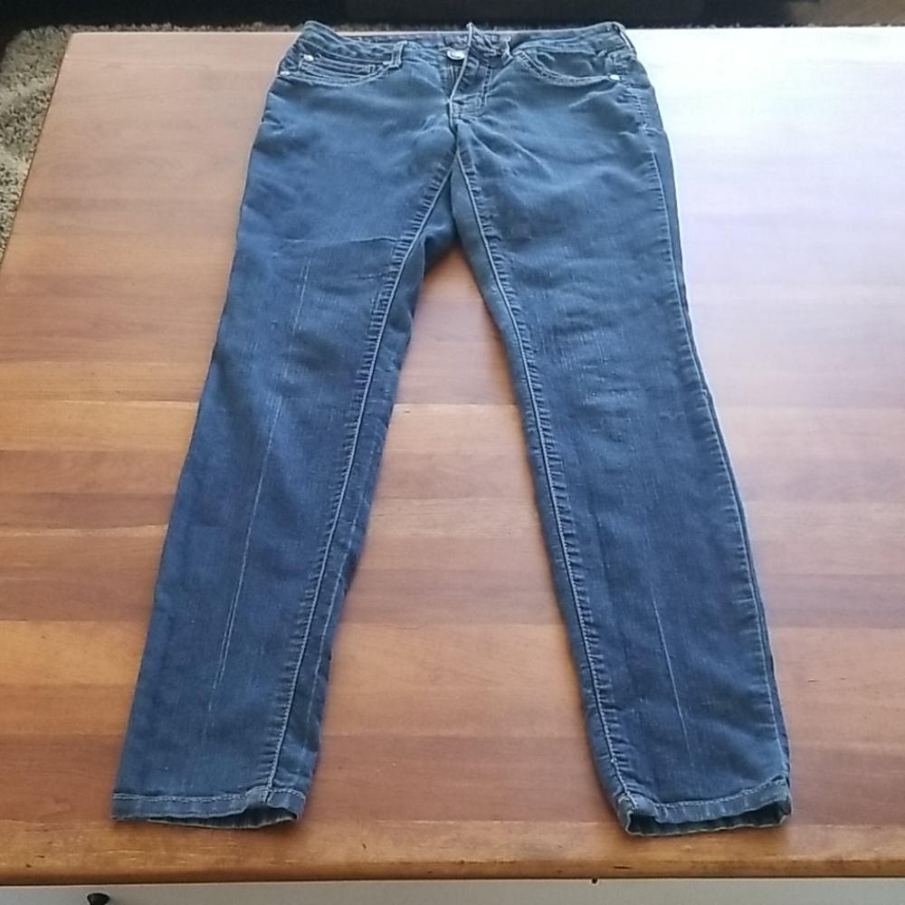 Jessica Simpson 'kiss me jegging'